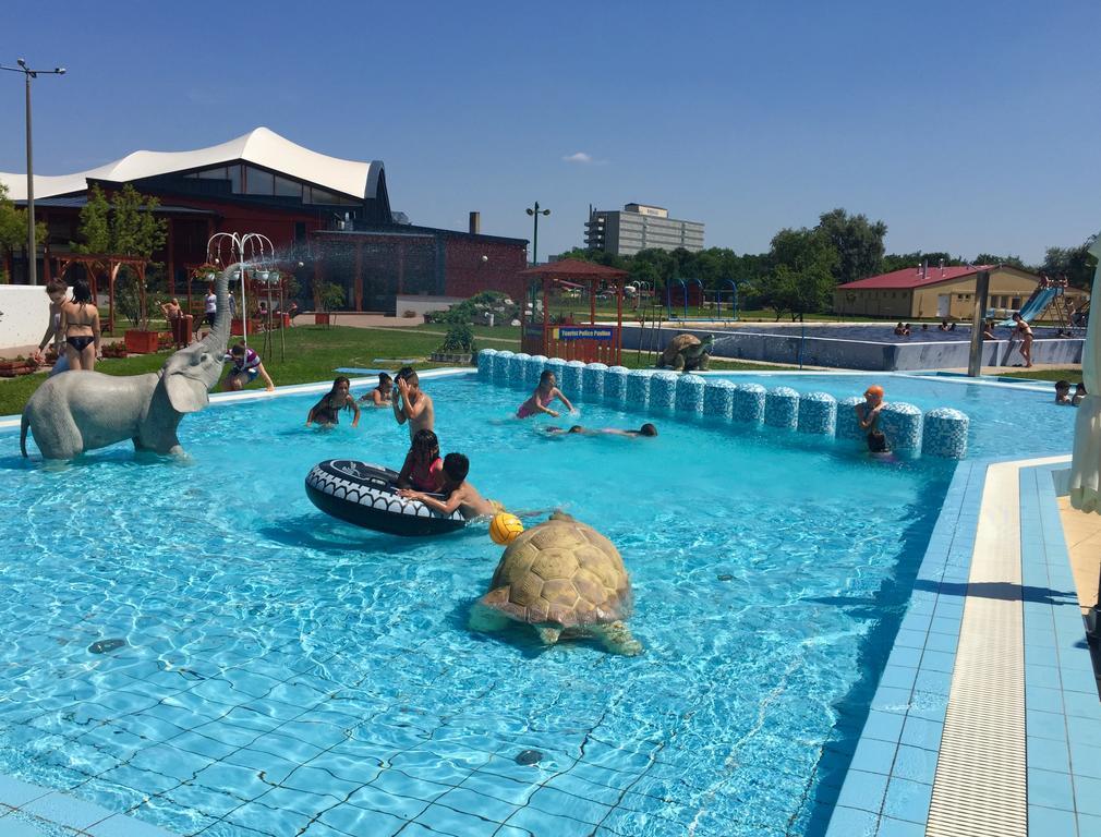 Akácliget Gyógy-és Strandfürdő Karcag Exterior foto